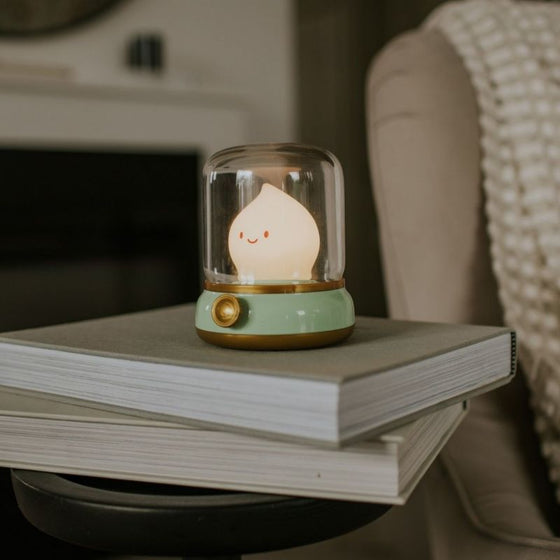 Veilleuse rechargeable verte en forme de petite flamme – Mary’s