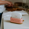 Veilleuse rechargeable toaster rose avec tranche de pain lumineuse – Mary’s