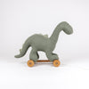 Jouet à tirer dinosaure vert en tissu avec roues bois – Victor le dinosaure Egmont Toys