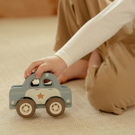 Voiture de police en bois Little Dutch avec figurine – jouet d’imitation