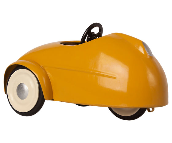 Souris en voiture jaune avec son garage - Maileg